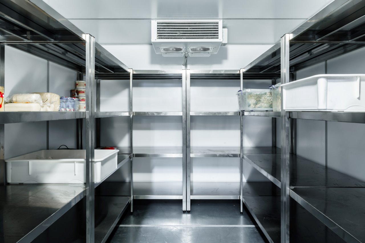 Refrigerator chamber with steel shelves